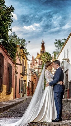 Novia sonriendo durante su boda en Madrid