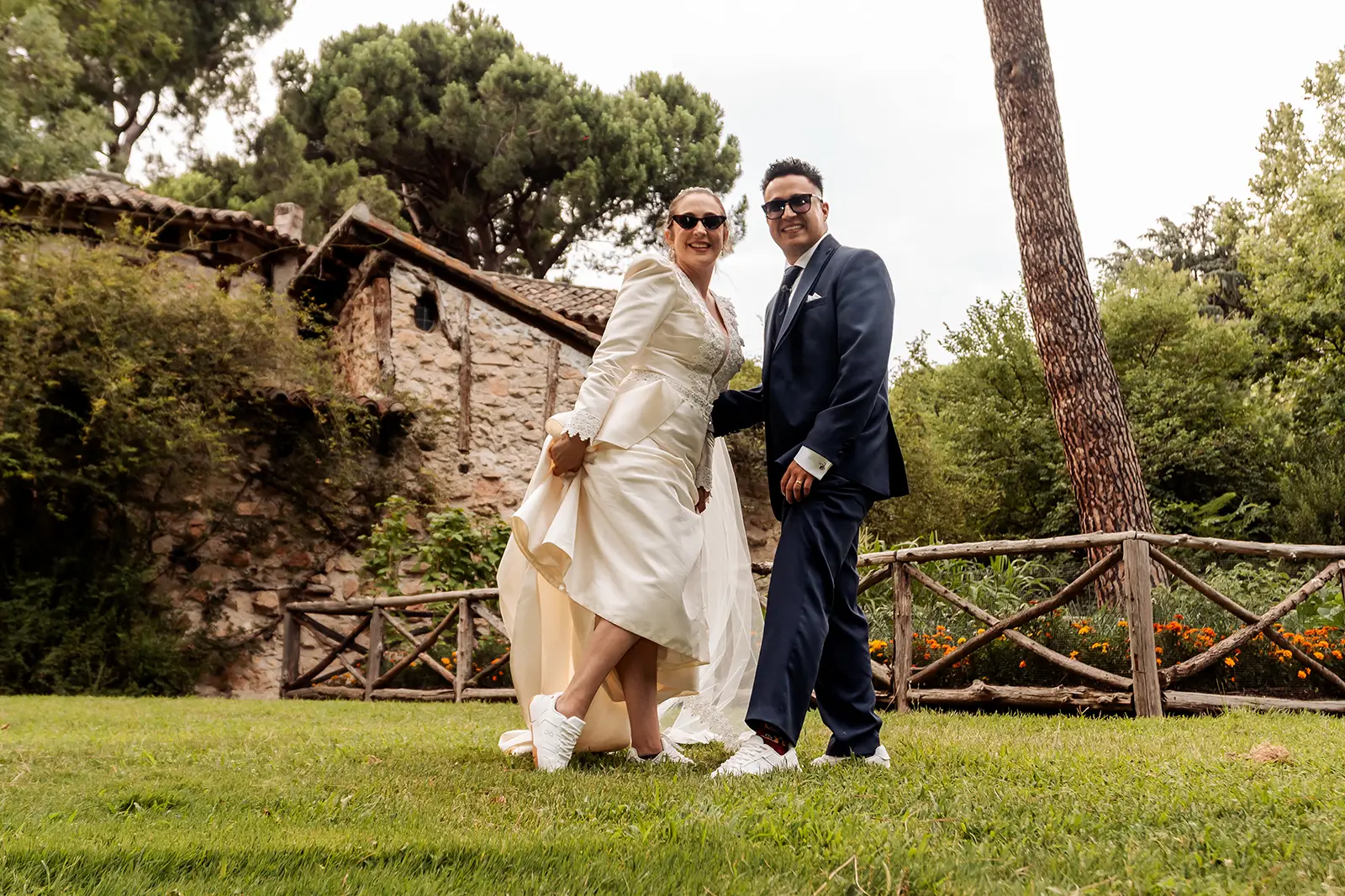 Fotógrafo de bodas en Madrid trabajando con una pareja